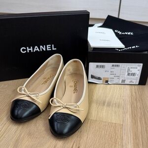 CHANEL beige and black lambskin flats